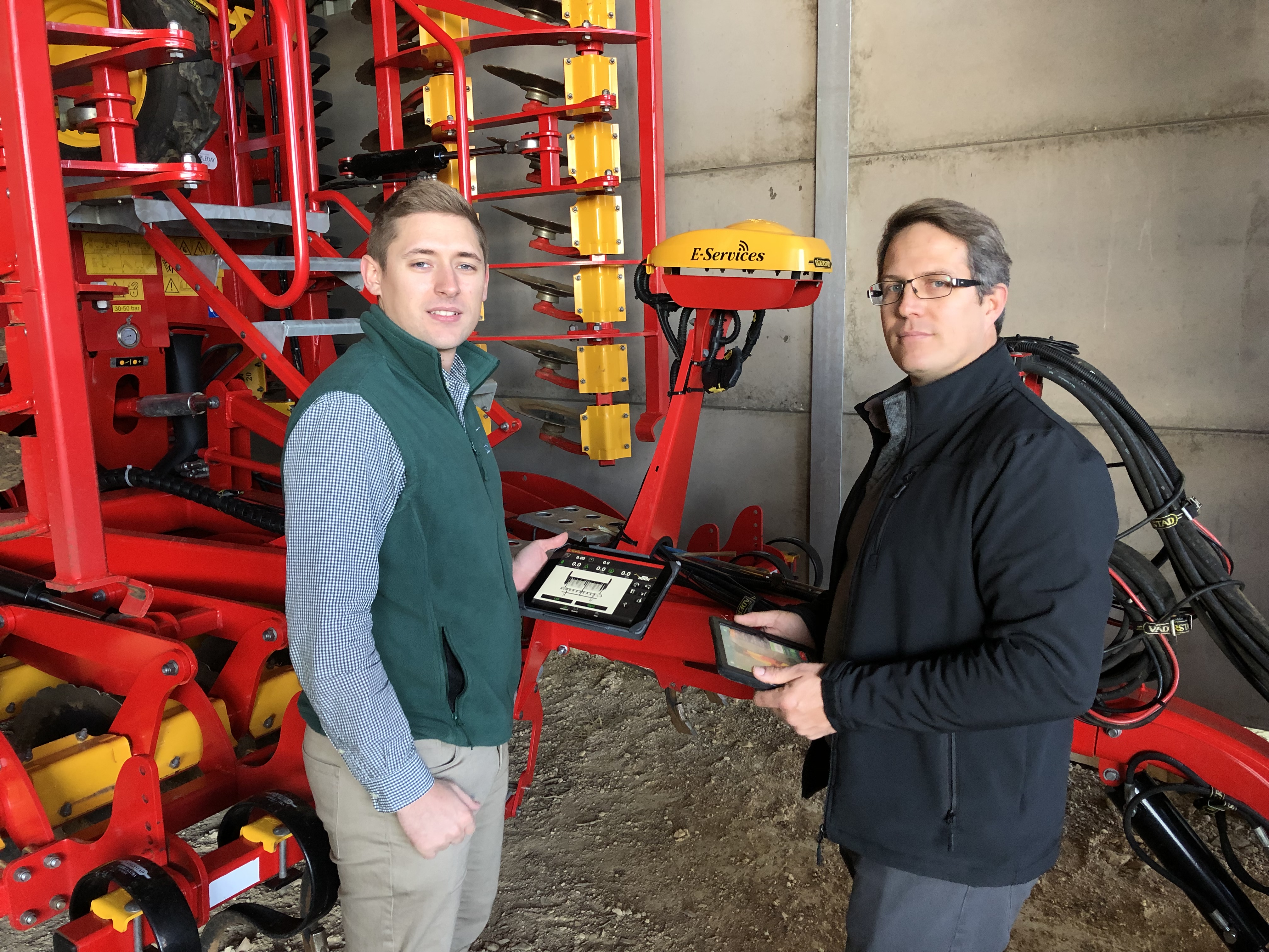 Mark-Frost-SOYL-and-farm-manager-Matthew-Houldcroft-Vaderstad-iSOYL-collaboration